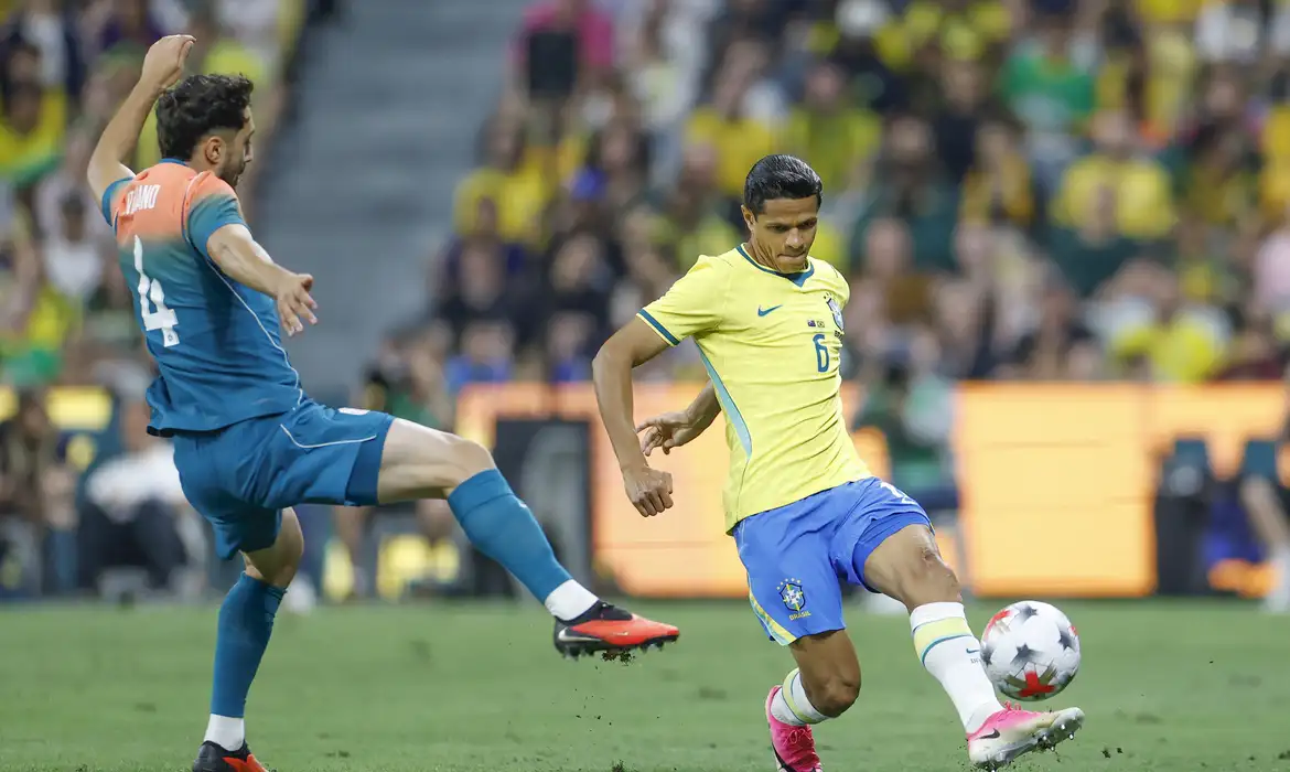 Brasil reage no fim e fica no empate com a Austrália em primeiro amistoso pós-Copa