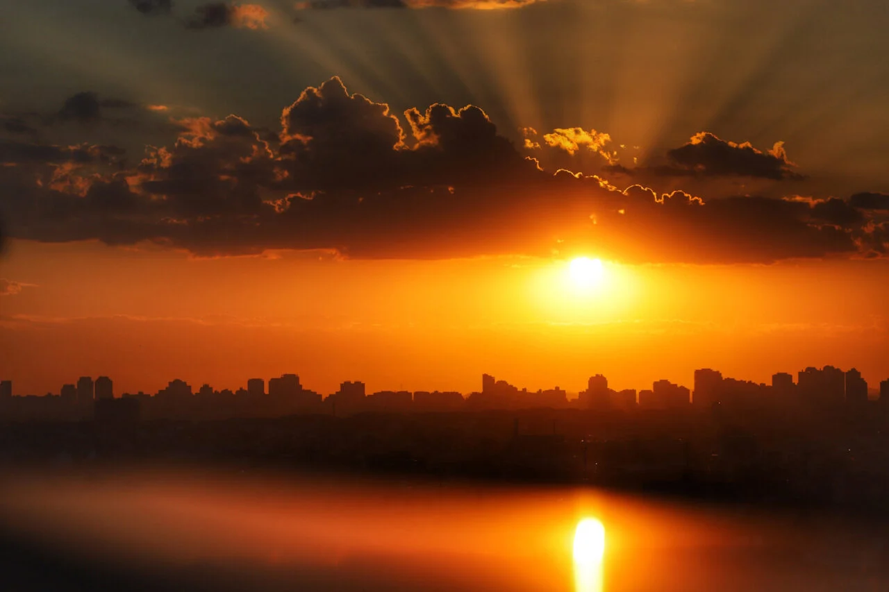 Paraná entra em alerta vermelho para onda de calor a partir deste sábado