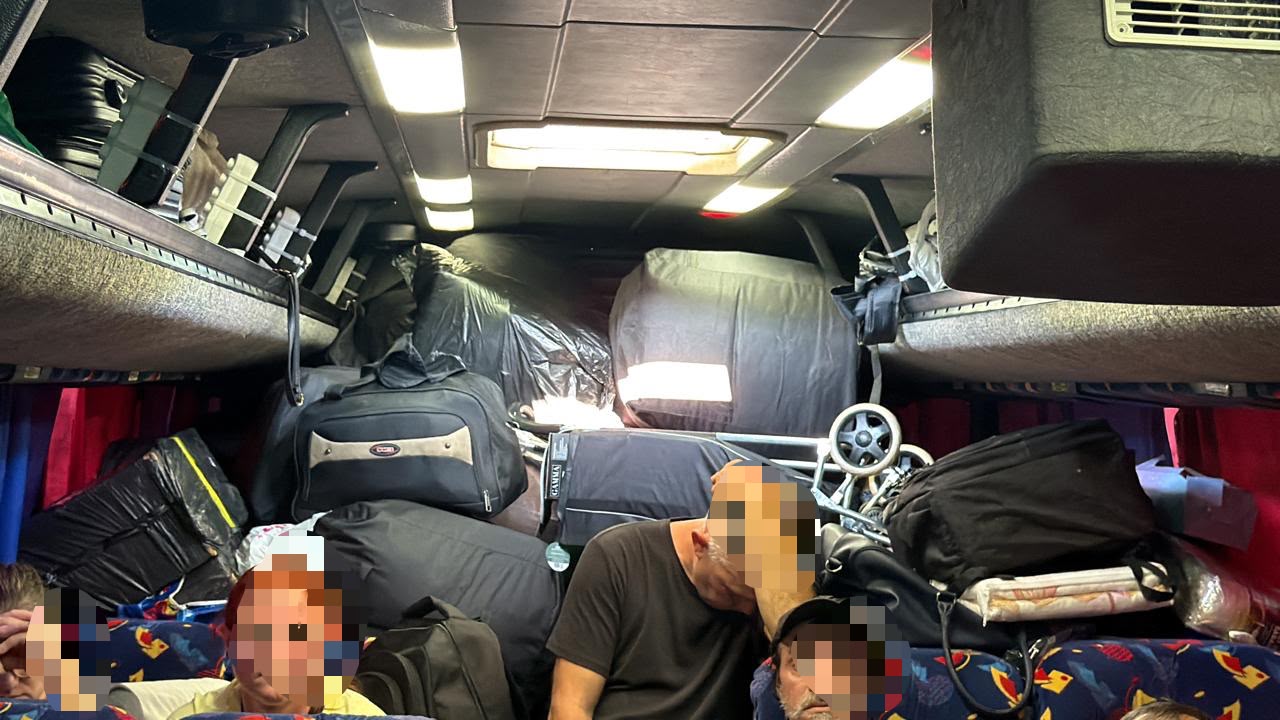 Fiscalização encontra cigarros e medicamentos escondidos em ônibus clandestino em Foz