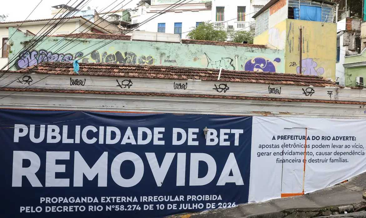Bets avançam no Brasil e deixam famílias endividadas e apostadores doentes