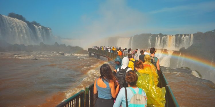 Foz do Iguaçu fecha feriado com hotéis e pousadas perto da lotação máxima