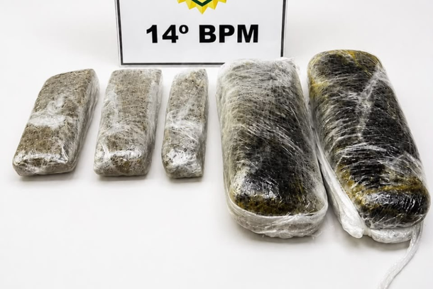 Casal é preso antes de carona para Curitiba com mais de 2 kg de drogas