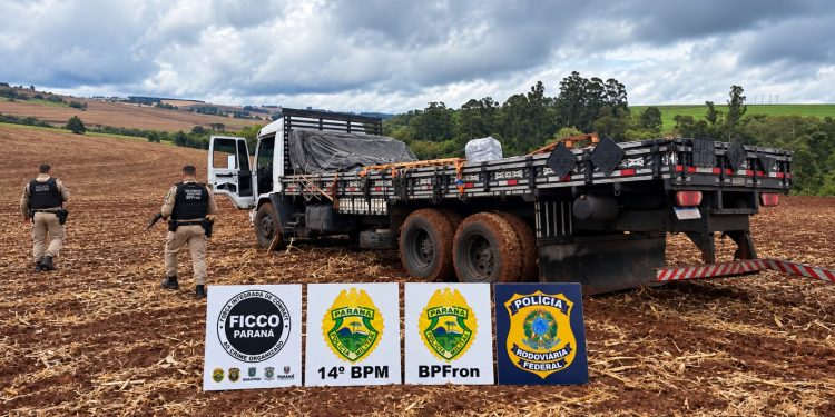 Mais de uma tonelada de maconha é encontrada em caminhão abandonado na BR-277
