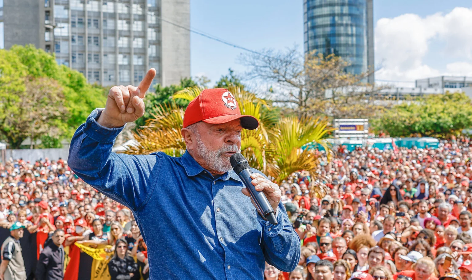 Lula troca debate da Globo por entrevista em podcast na reta final da eleição