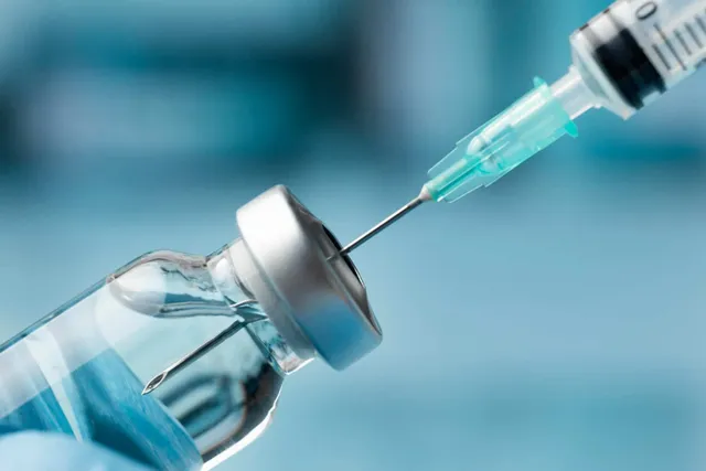 Foz começa a oferecer nova vacina contra pneumonia para idosos a partir de 85 anos