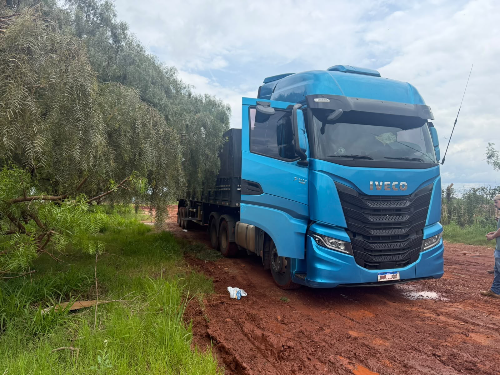 Inteligência leva forças de segurança até carreta com carga milionária em Foz do Iguaçu
