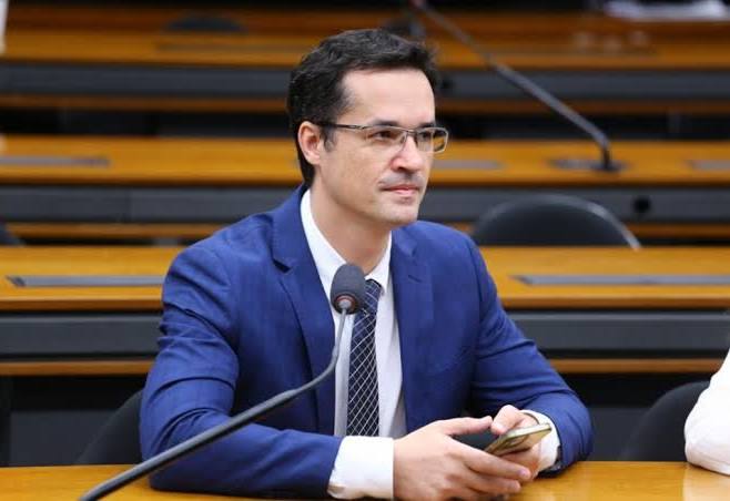 Eleito para o Senado, Deltan Dallagnol promete buscar impeachment de Alexandre de Moraes