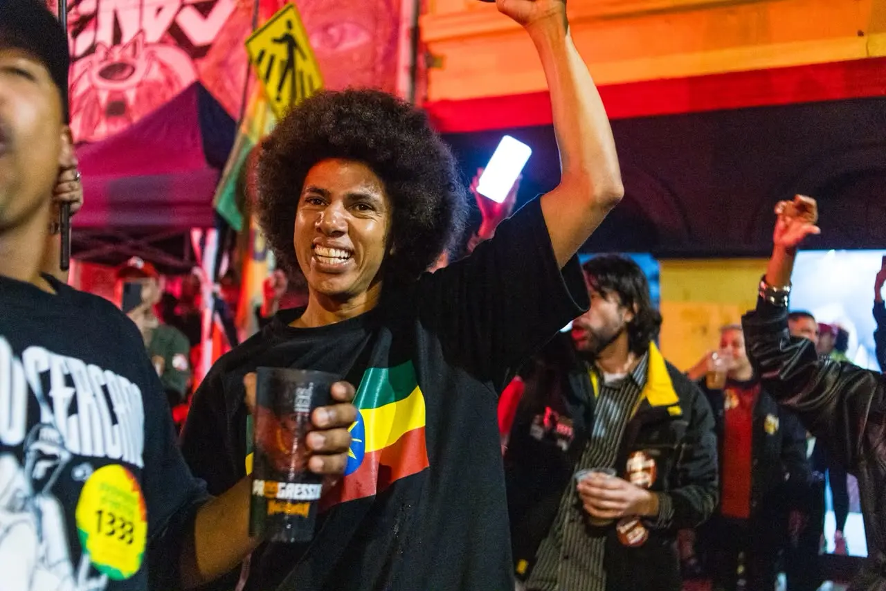 Renato Freitas conquista vaga na Câmara e faz história nas eleições do Paraná
