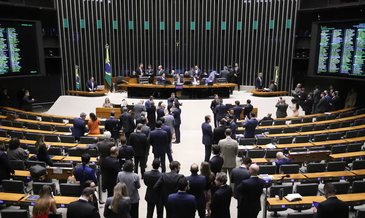 Mulheres ampliam presença no Congresso, mas participação ainda está longe da paridade