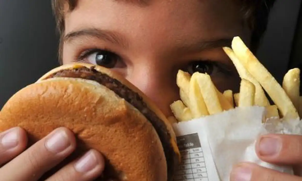 OMS alerta para avanço da obesidade infantil e recomenda mudanças no estilo de vida