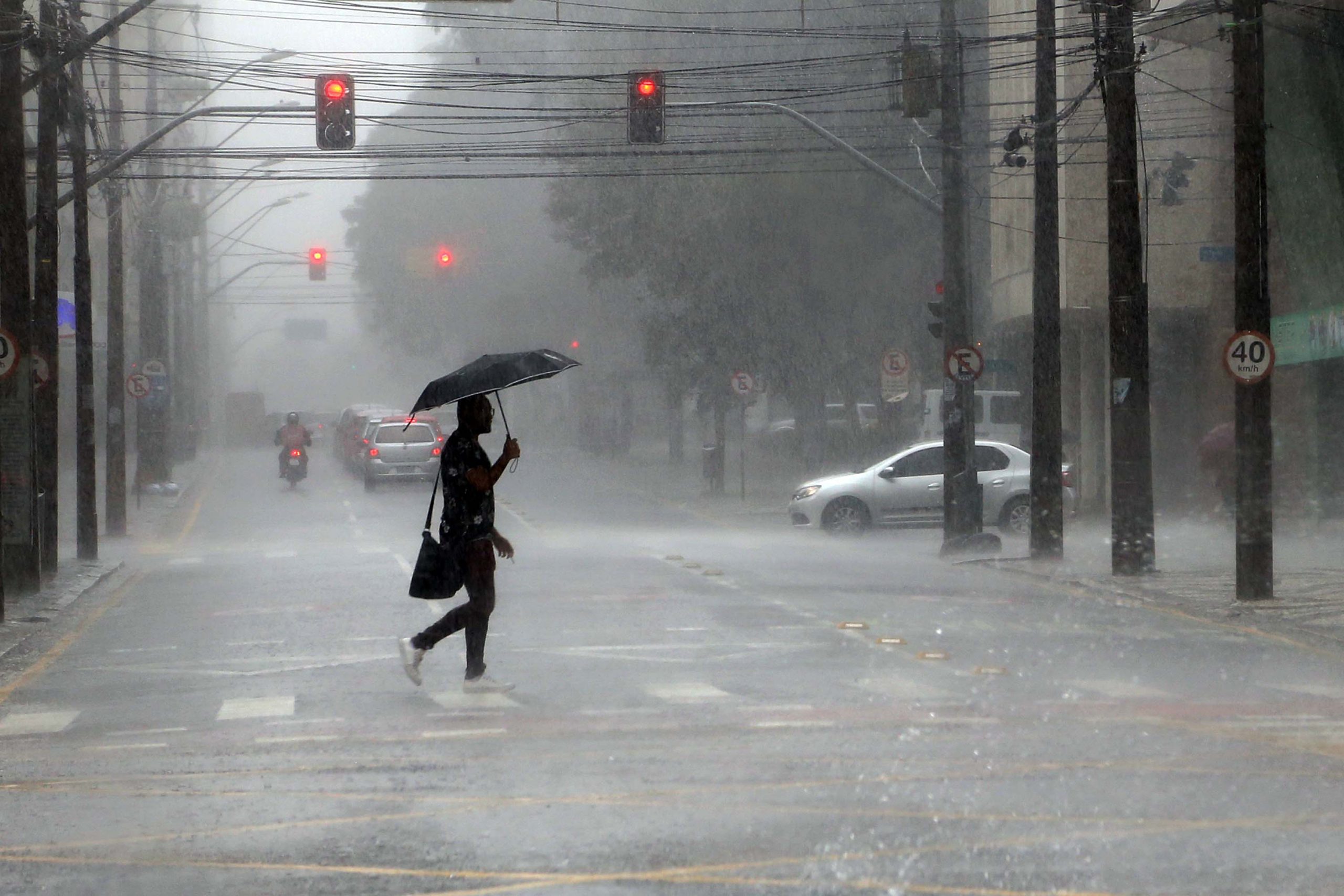 Chuva forte deve atingir Foz do Iguaçu nesta sexta-feira, com ventos de até 50 km/h