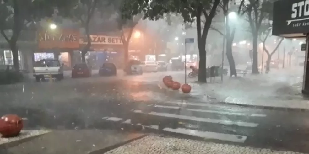 Chuva deve persistir em Foz do Iguaçu até quarta-feira e mantém previsão de dias instáveis