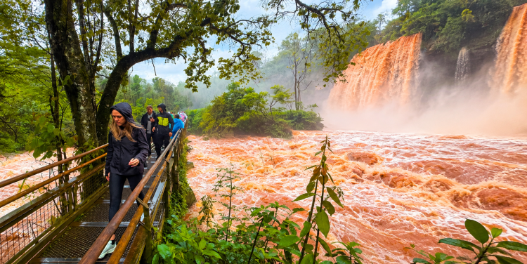 Cataratas argentinas reabrem após cheia histórica do Rio Iguaçu