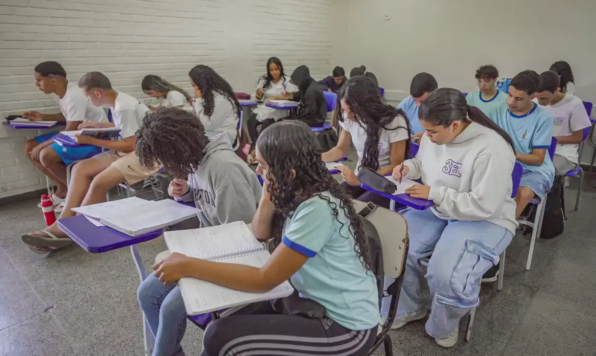 Estudantes de escolas públicas cobram melhorias no ensino e na aprendizagem
