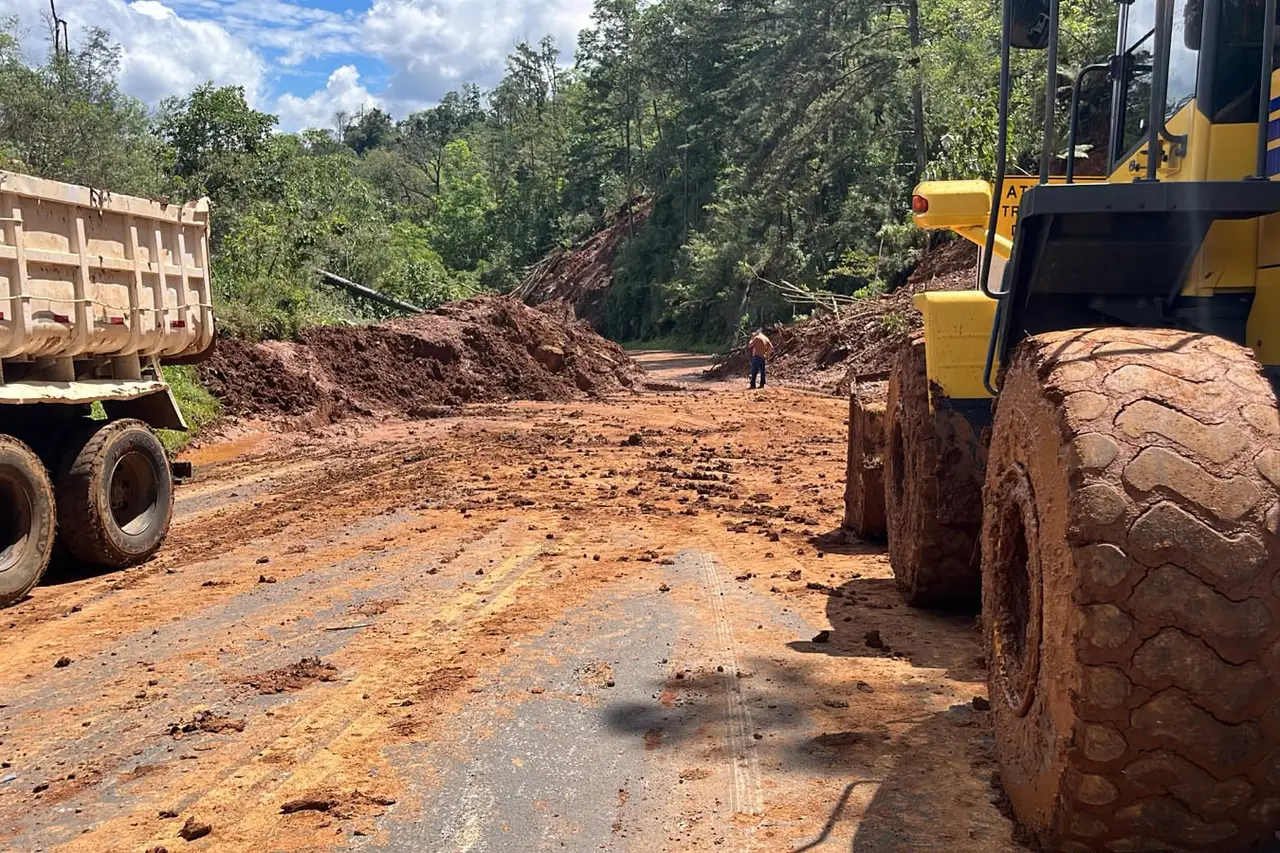 Chuvas e obras deixam trechos de rodovias estaduais interditados no Paraná