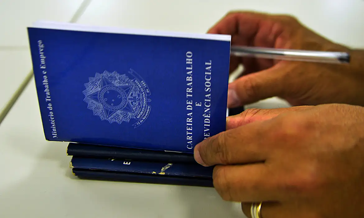 Governo confirma salário mínimo de R$ 1.621 em 2026