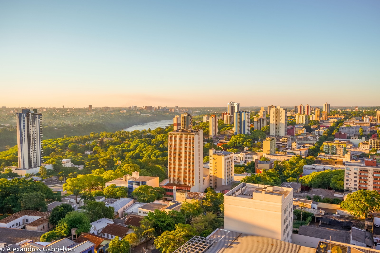 Foz do Iguaçu perde R$ 98 milhões em recursos federais por falta de projetos e expõe fragilidade da gestão.