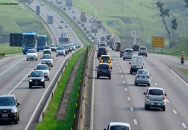 Feriado da Consciência Negra deve levar 1,2 milhão de veículos às rodovias entre Paraná e Santa Catarina
