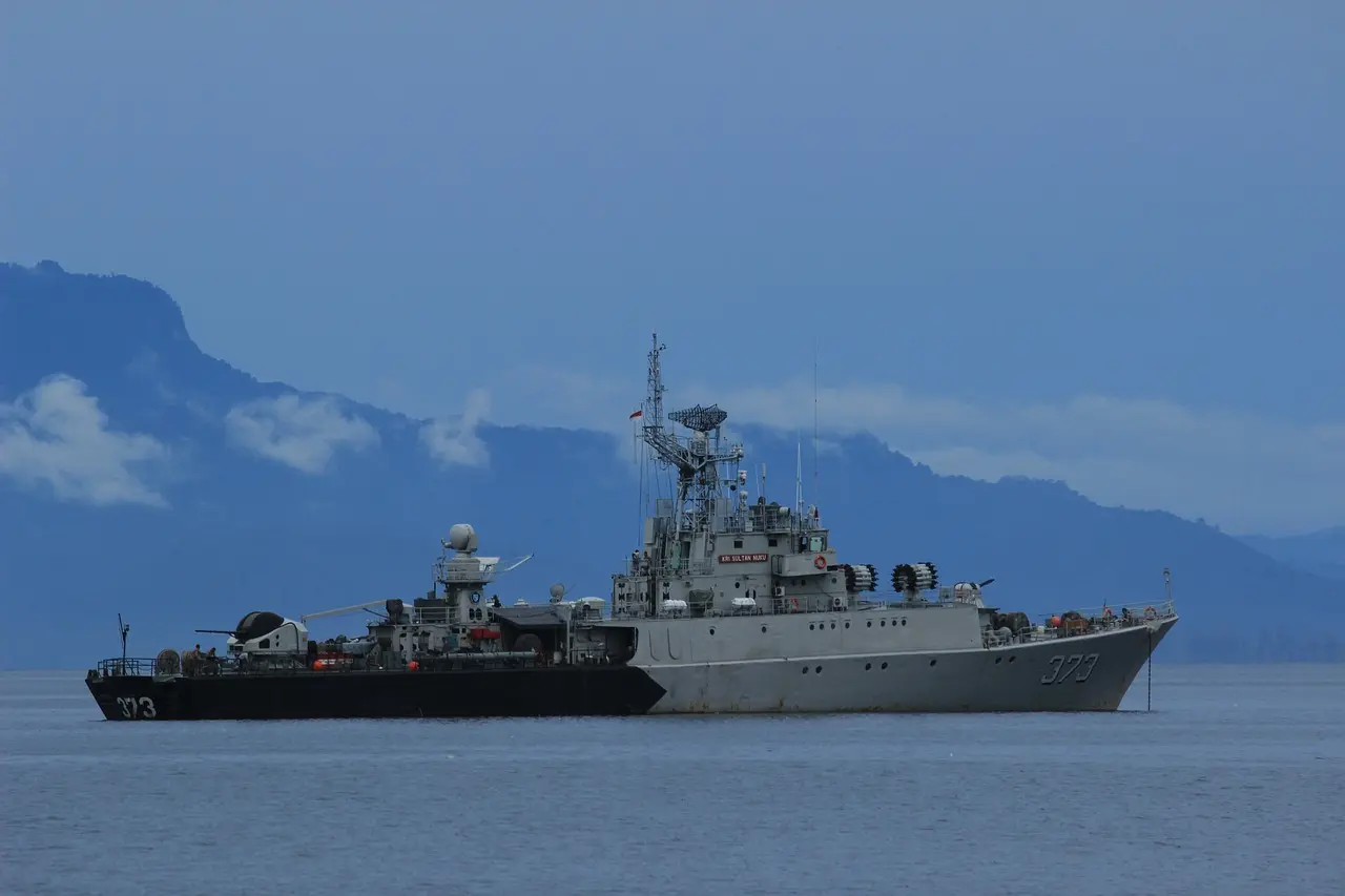 Navio de guerra norte-americano atraca em Trinidad e Tobago, próximo à Venezuela