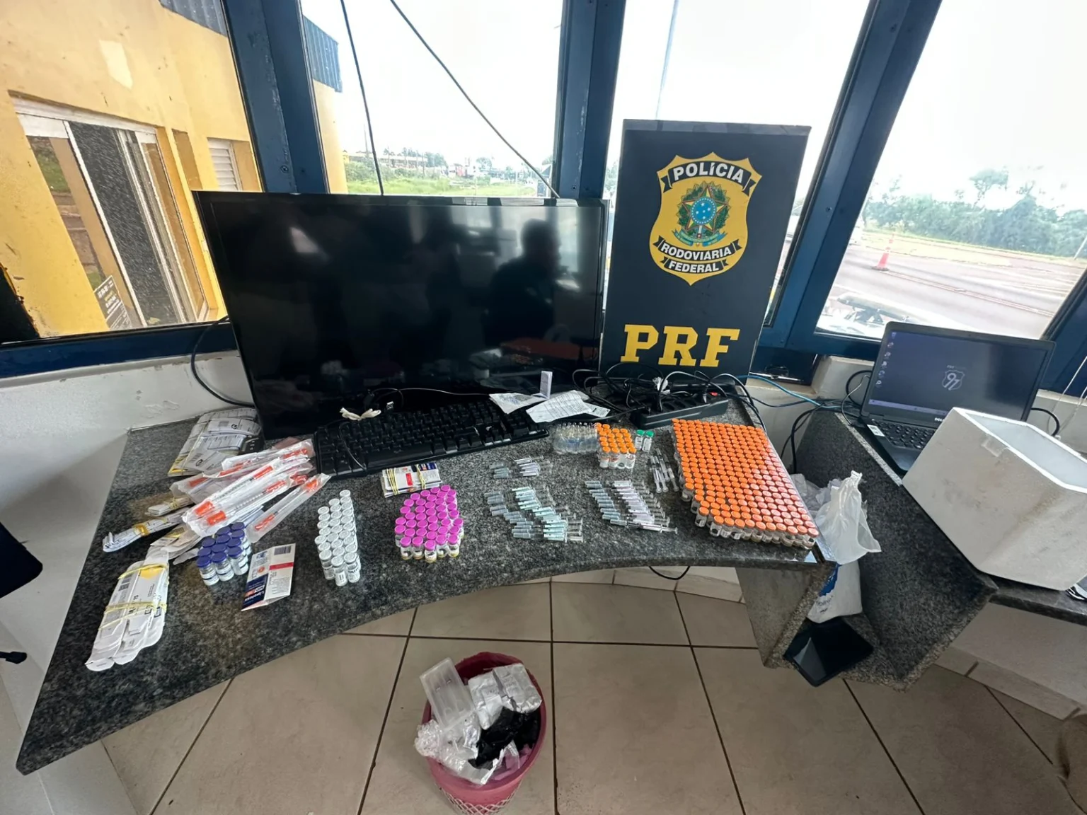 Medicamentos com documentação irregular são apreendidos em fiscalização na BR-277