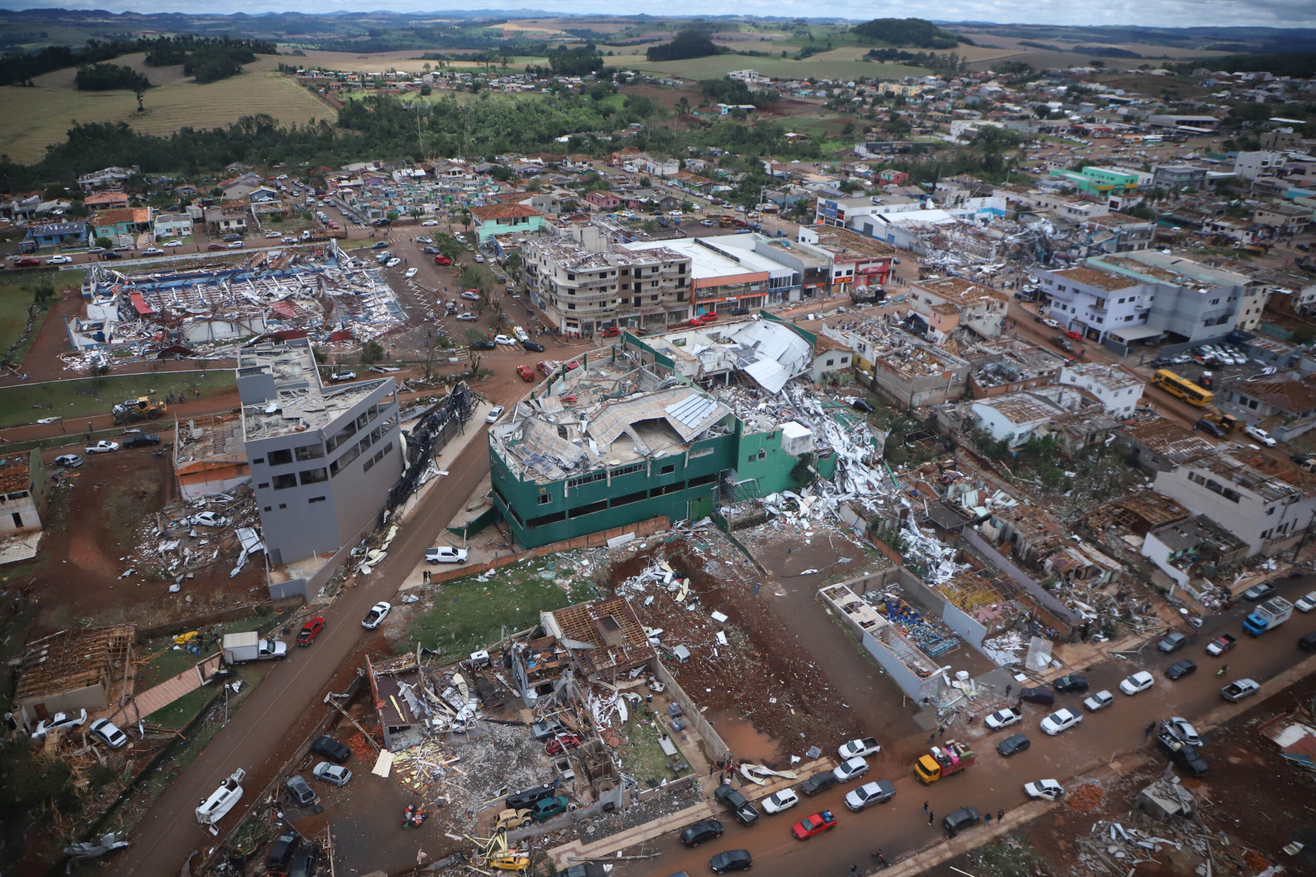Governador decreta luto oficial de três dias em memória às vítimas do tornado