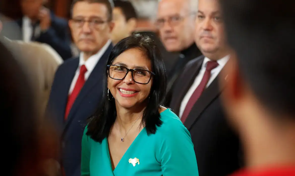 Presidente interina da Venezuela agradece Lula por solidariedade após ataques