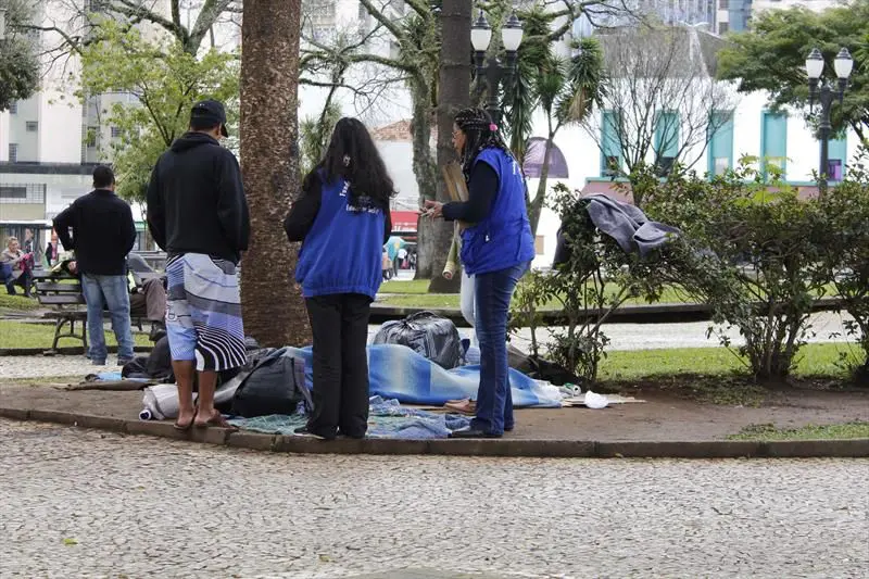 Maioria em Curitiba apoia internação involuntária de dependentes químicos, aponta pesquisa