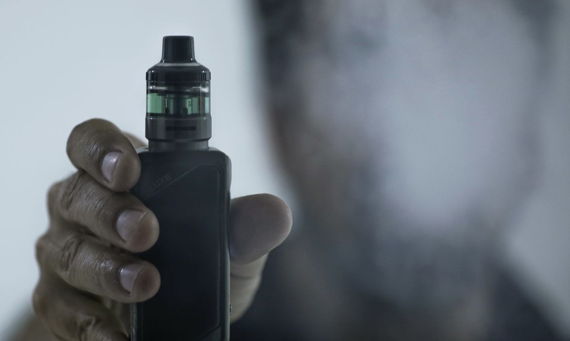 Anvisa e MPF assinam acordo para combater cigarros eletrônicos