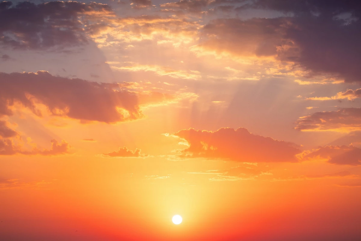 Temperaturas chegam a 36°C e chuvas ganham força no Paraná
