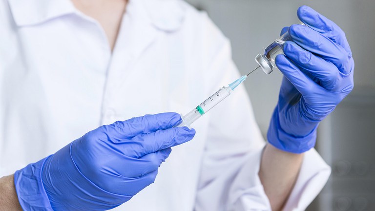 Brasil pode testar vacina inédita contra dependência de crack e cocaína