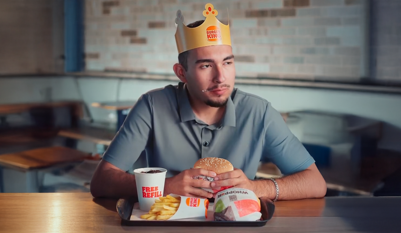 Jovem abandonado no Pico Paraná vira garoto propaganda do Burger King