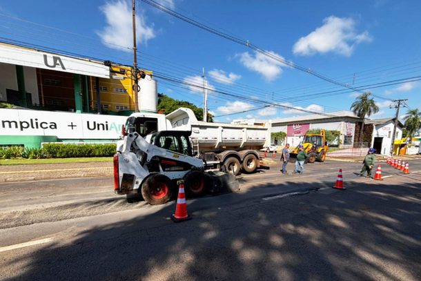 Mais remendos e nenhuma solução: Avenida das Cataratas volta a ter obras