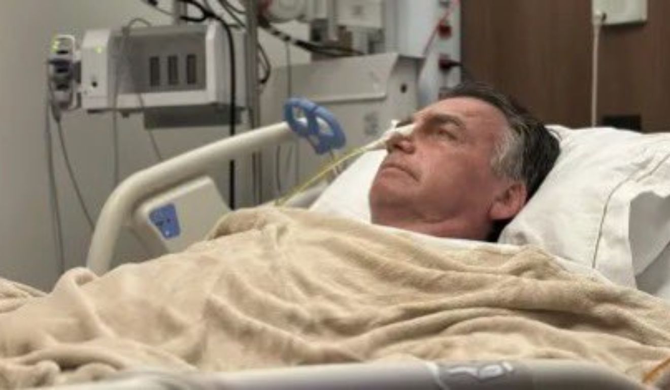 Bolsonaro vai passar o Ano Novo no hospital, diz equipe médica