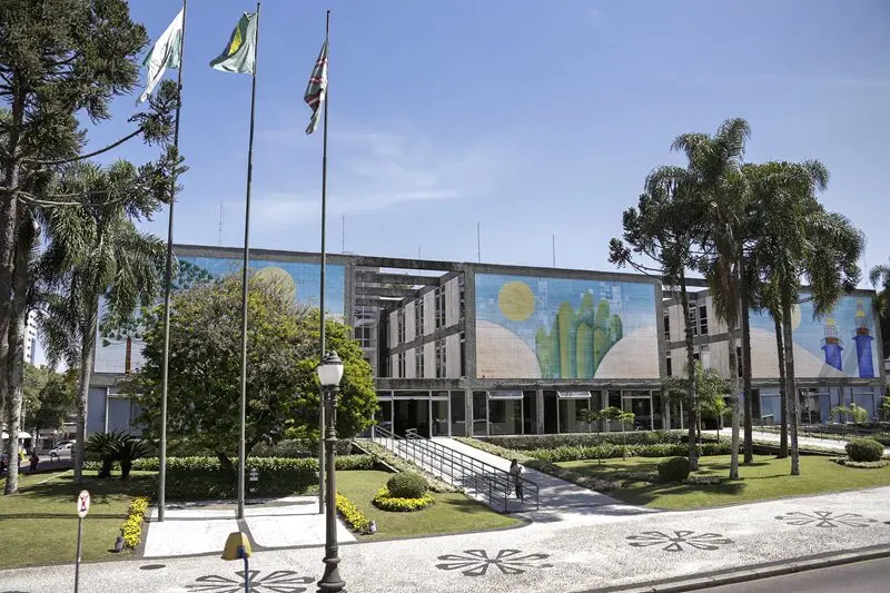 Salário de até R$ 25 mil! Inscrições para concurso da Prefeitura de Curitiba vão até 15 de janeiro com 153 vagas