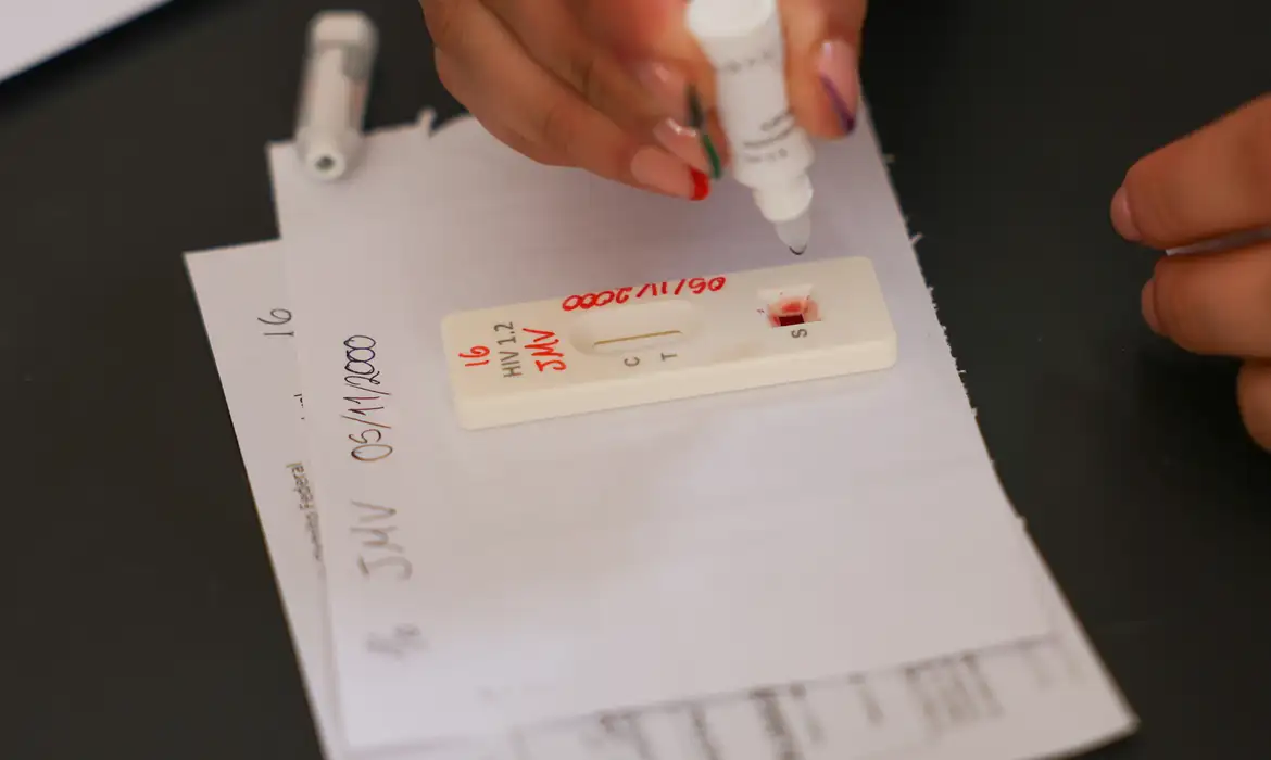 Ação no DF oferece testagem rápida e informação sobre HIV/Aids
