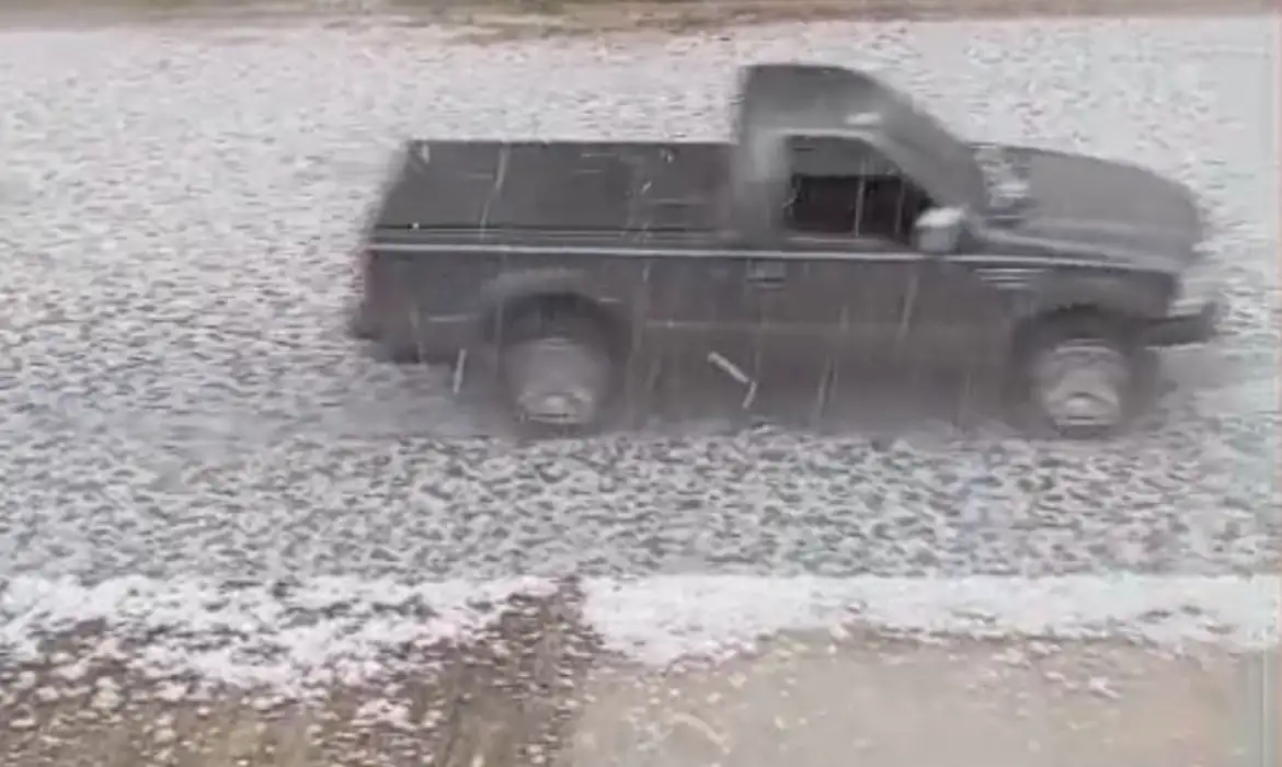 Queda de granizo atinge mais de 34 mil pessoas em Erechim