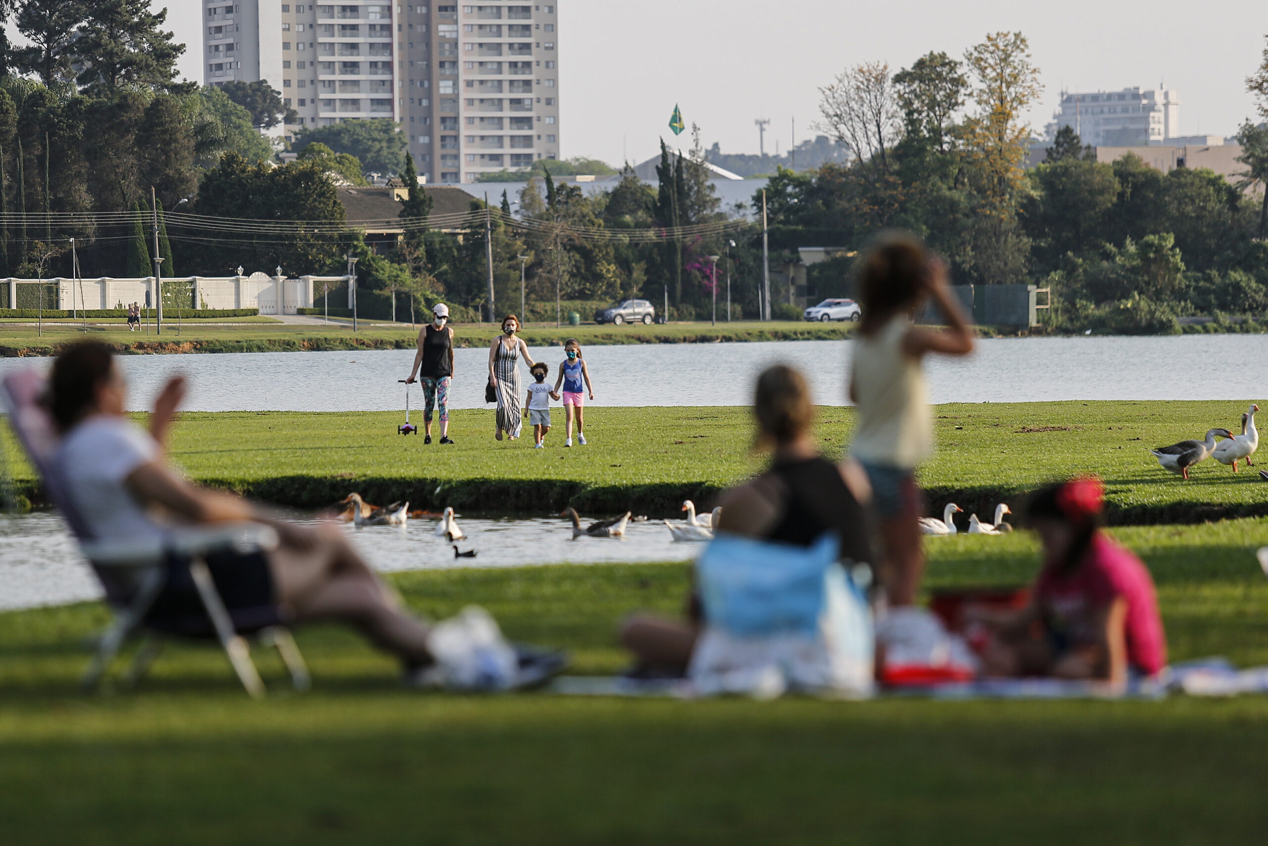 Temperaturas altas no Oeste e amenas no Leste: Paraná segue dividido no fim de semana