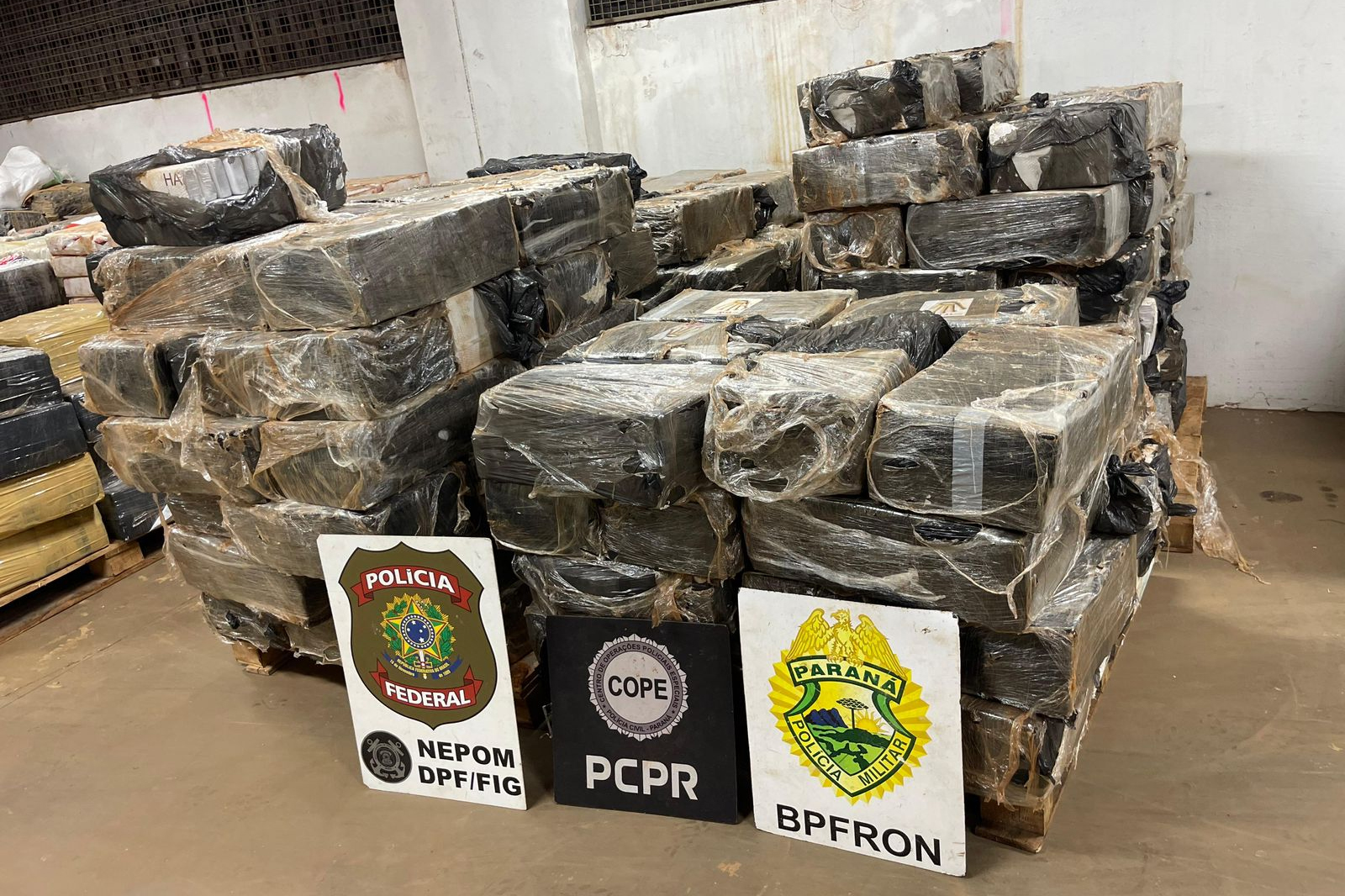 PMPR, PCPR e PF prendem três pessoas e apreendem quase 4 toneladas de maconha no Oeste