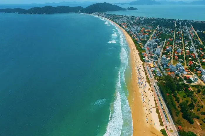 Verão no litoral terá taxas em algumas cidades nesta temporada; saiba quais são e valores