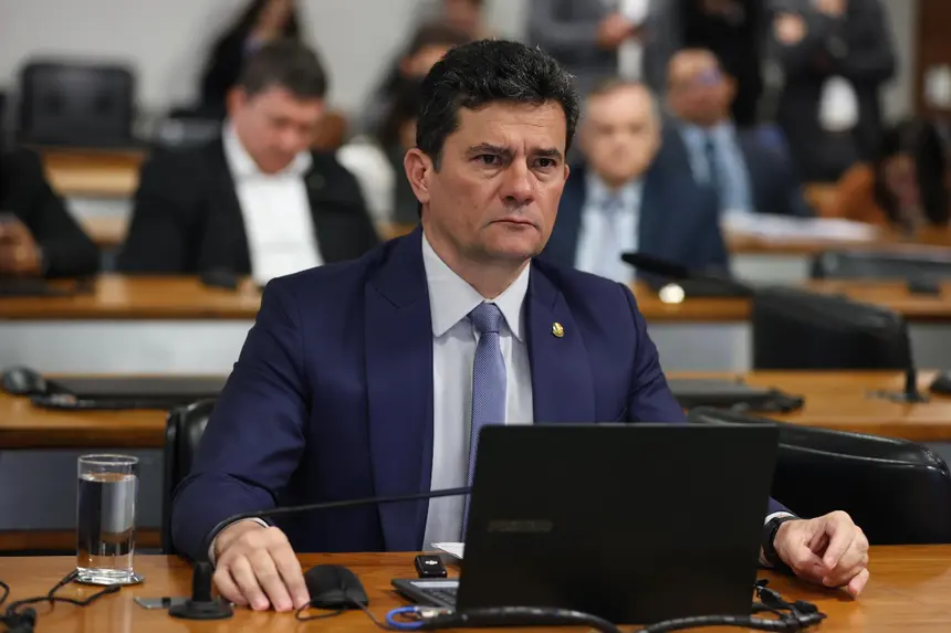 Lula sanciona projeto de Moro que endurece o combate ao crime organizado