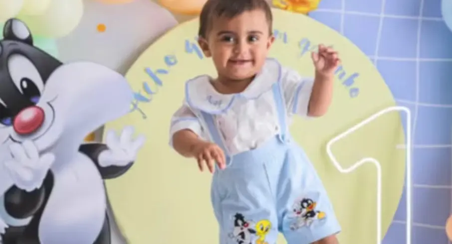 Menino de 1 ano morre afogado em piscina durante a própria festa de aniversário