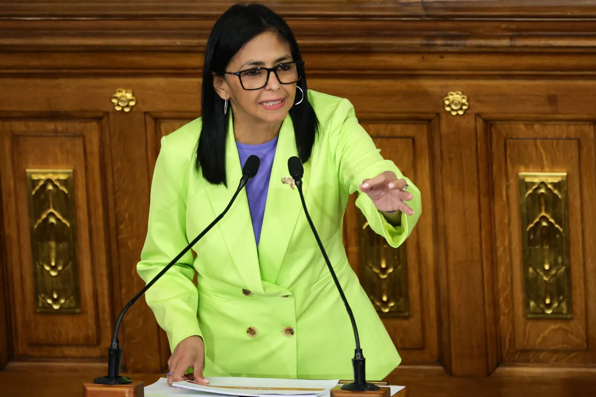 Presidente interina da Venezuela critica EUA e afirma: “Basta de ordens de Washington”